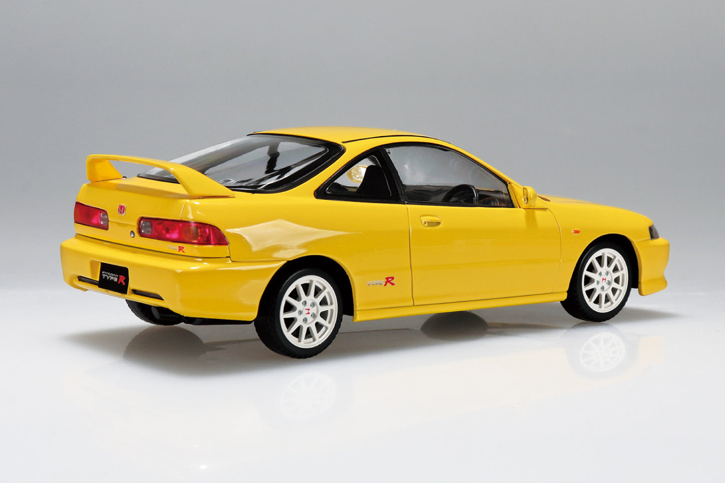 Aoshima 1/32 Honda DC2 Integra Type R (Sunlight Yellow)