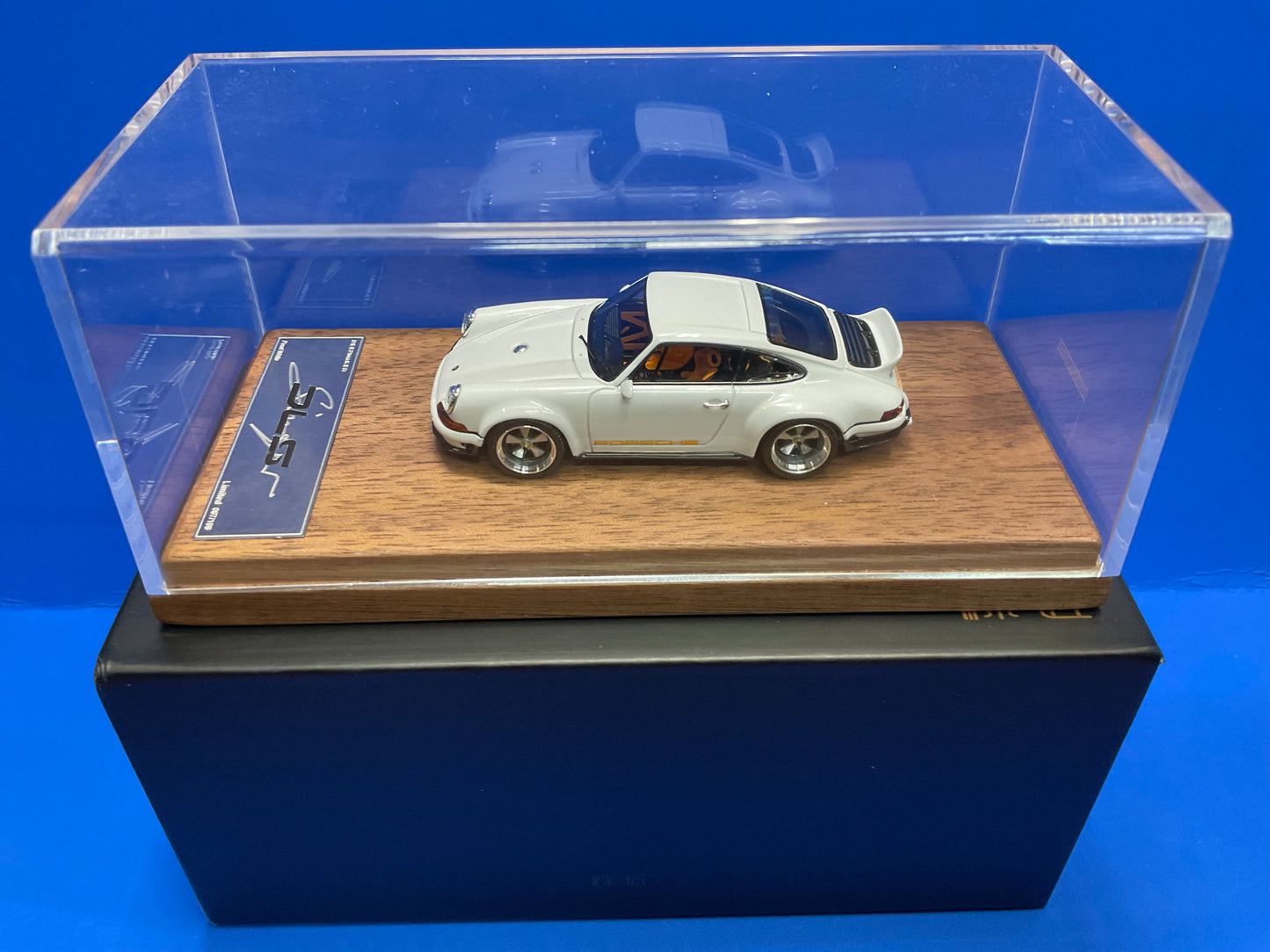 Deepmaker 1/64 Porsche Singer DLS (White)
