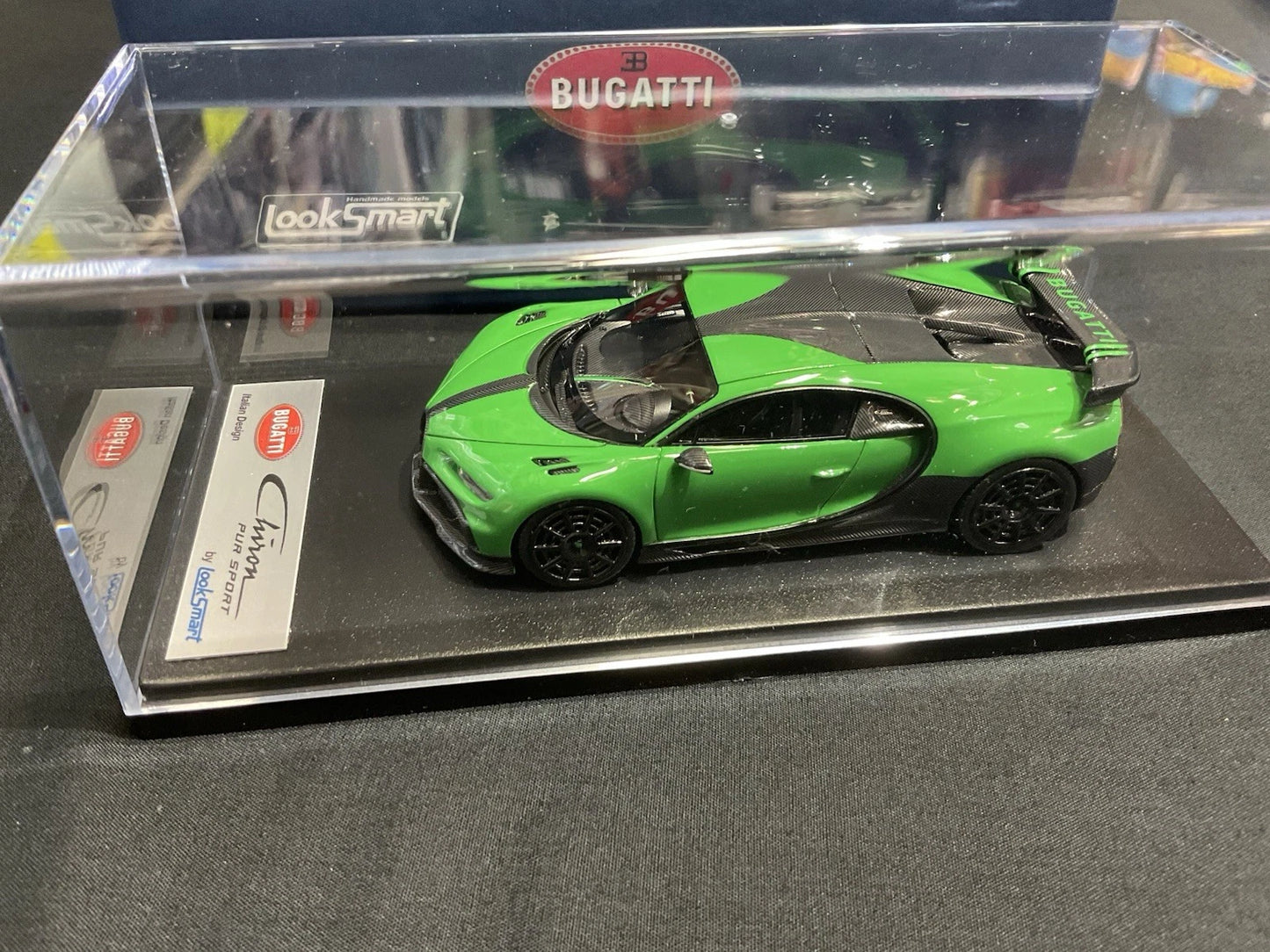 Looksmart 1/43 Bugatti Chiron Pur Sport (Viper Green)