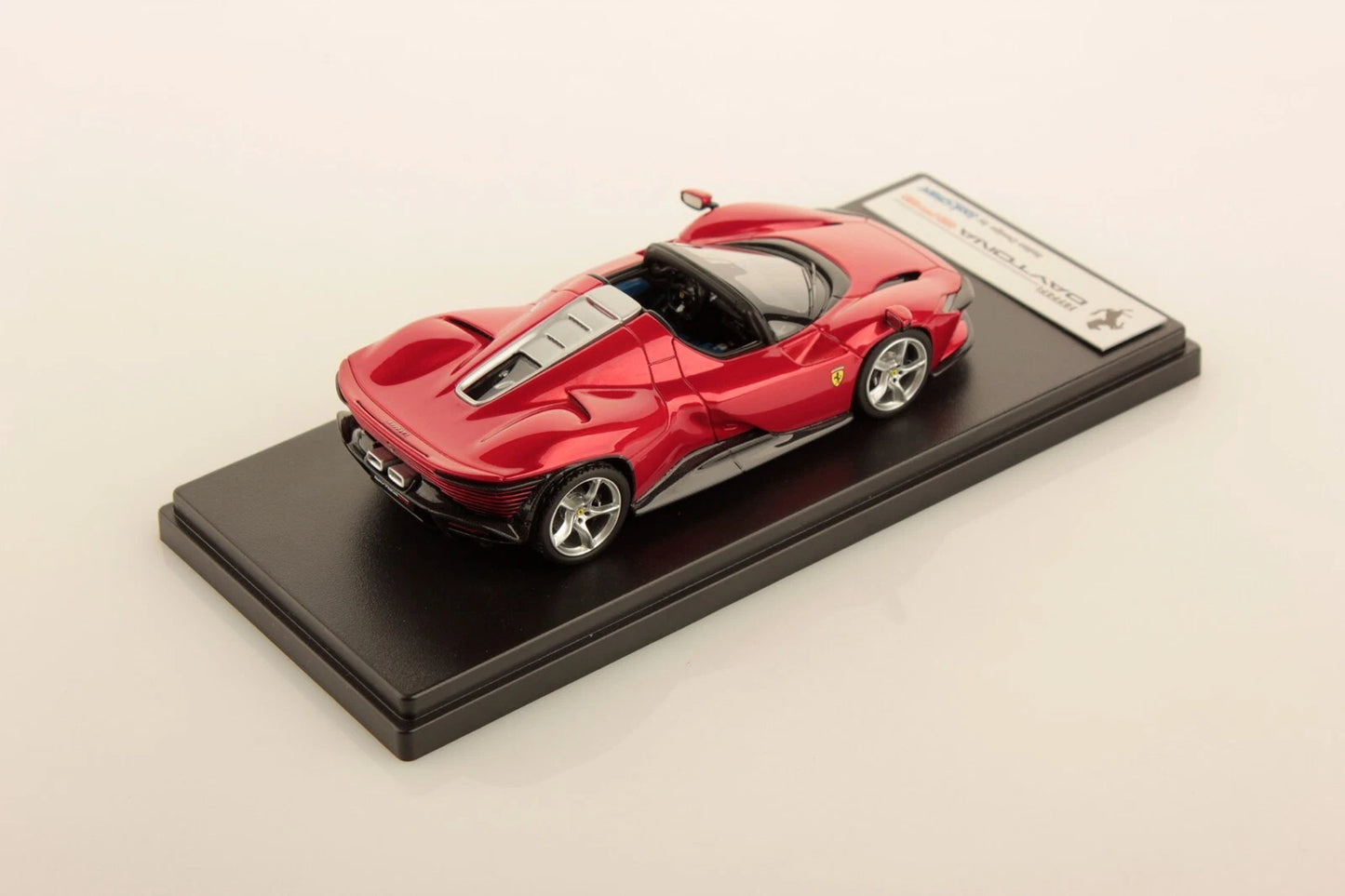 Ferrari Daytona SP3 Open Roof