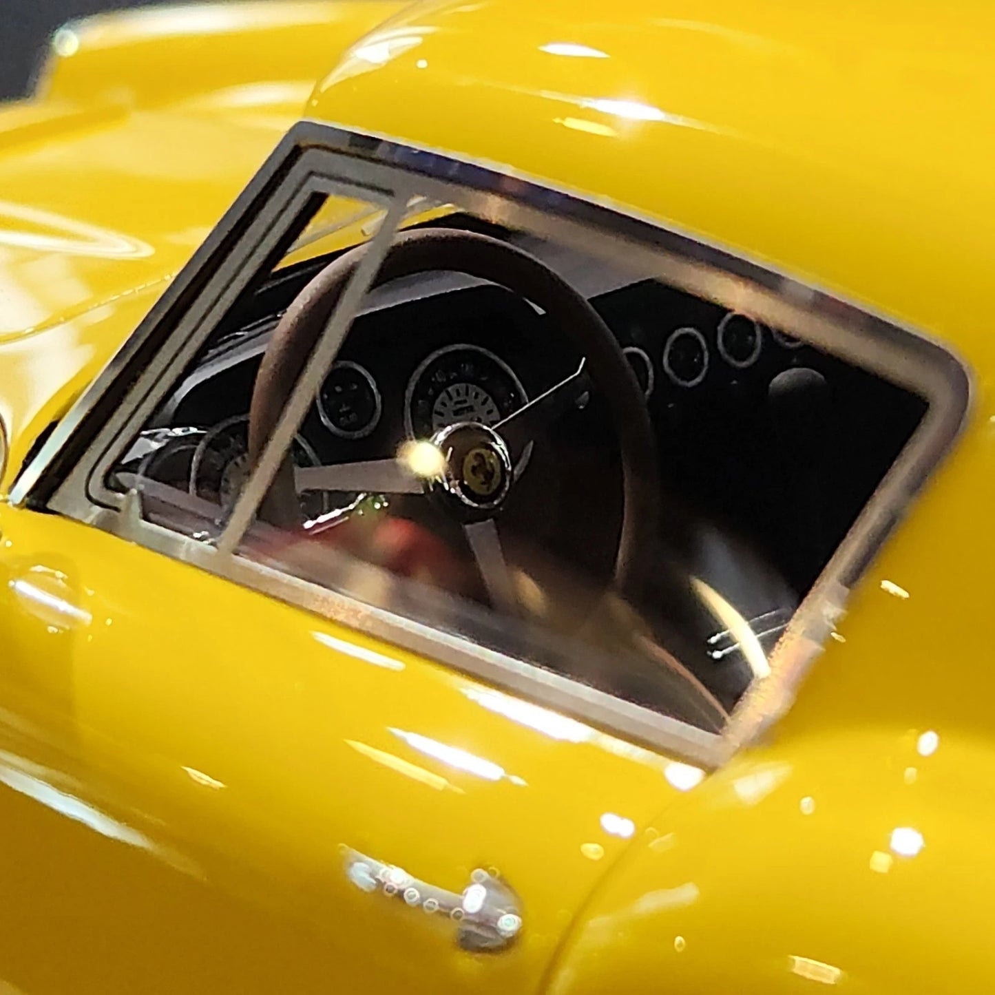 Tecnomodel 1/18 Ferrari 250 GT SWB Clienti Corsa 1962 (Modena Yellow)