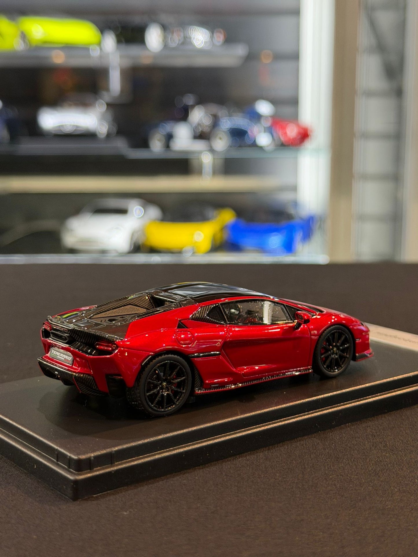 Looksmart 1/43 Lamborghini Temerario Alleggerita Package (Rosso Efesto)