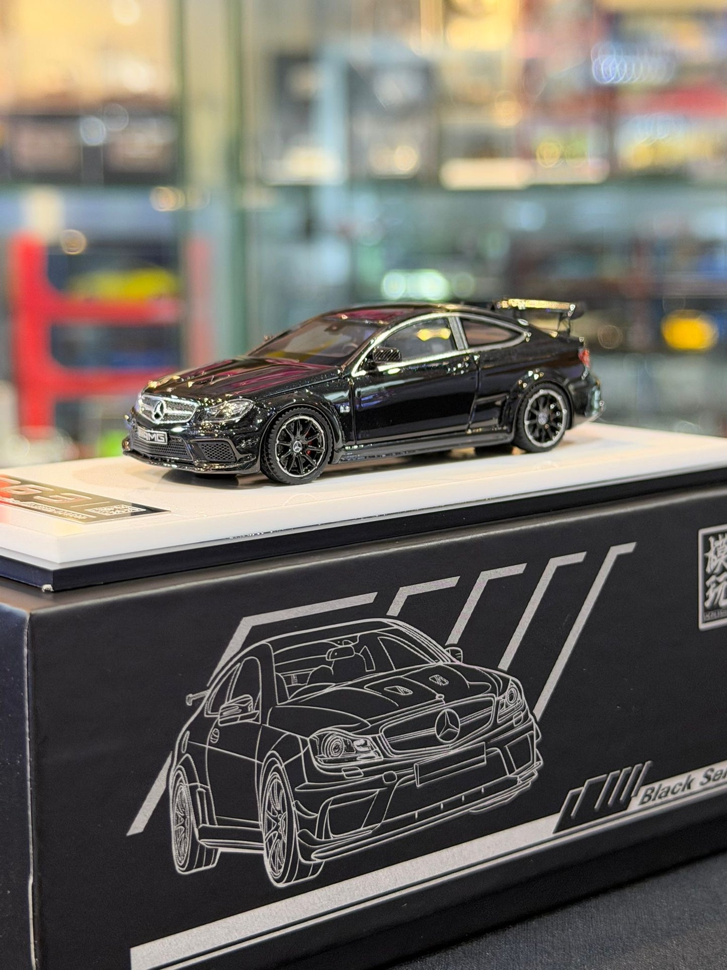 SAM 1/64 Mercedes-Benz C63 W204 AMG Black Series (Obsidian Black)