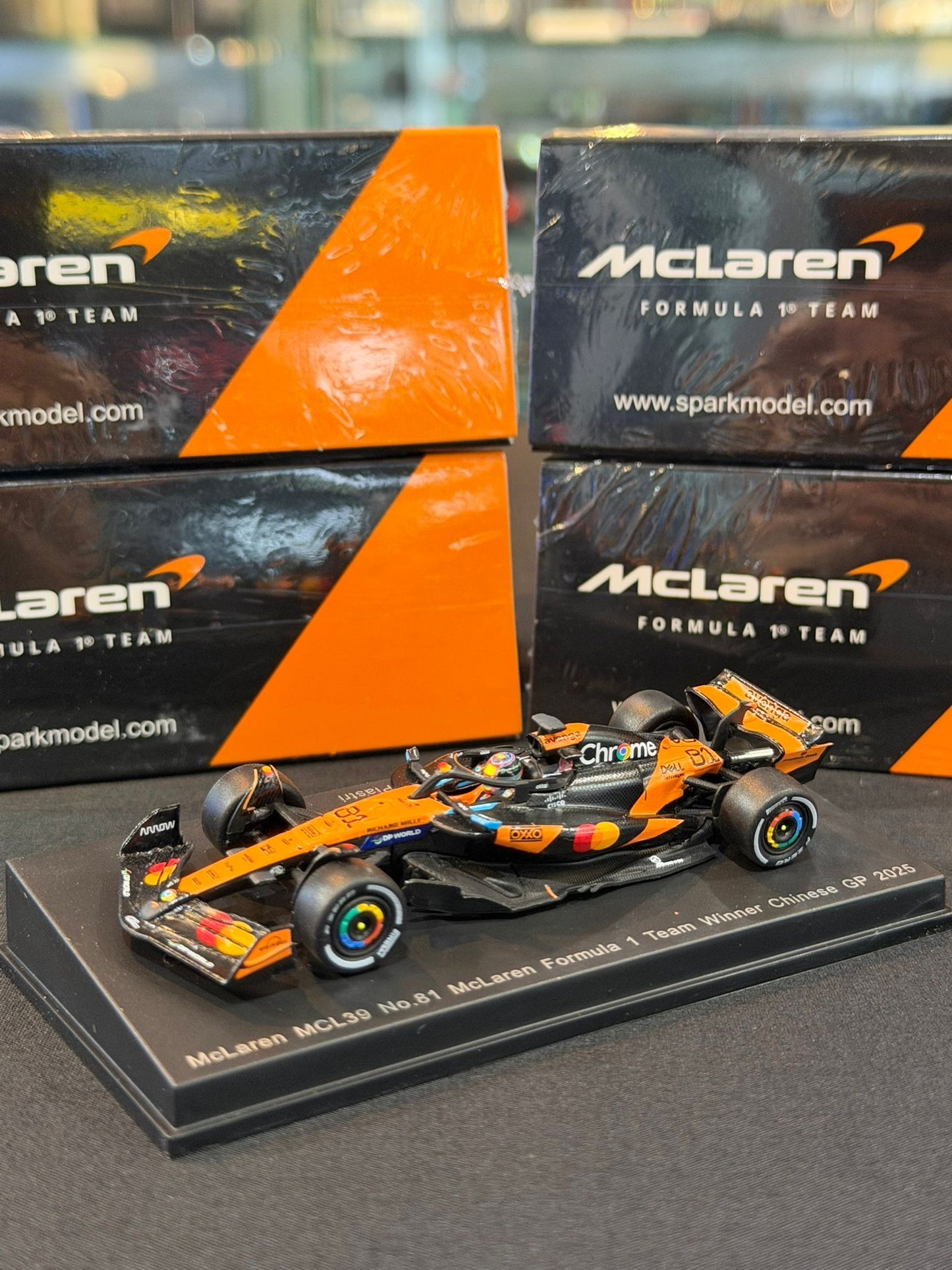 Spark 1/64 McLaren MCL39 No.81 F1 Winner Chinese GP 2025 Oscar Piastri
