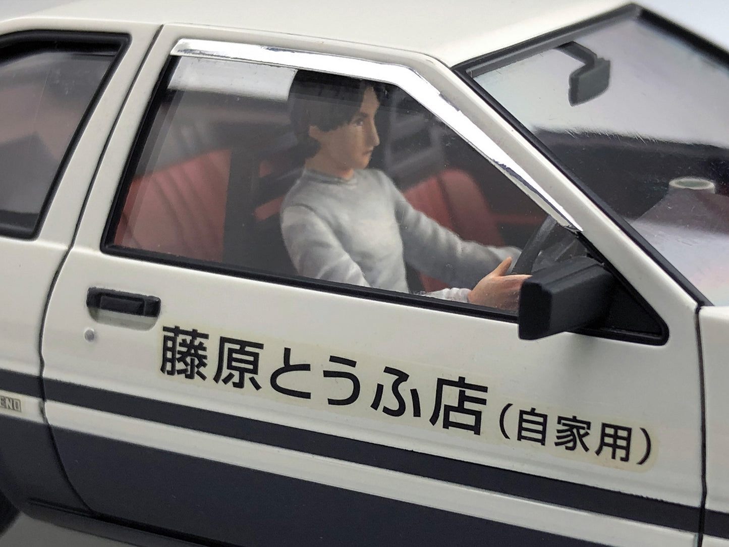 Aoshima 1/24 Initial D Fujiwara Takumi AE86 Trueno Project D Ver. w/Figure