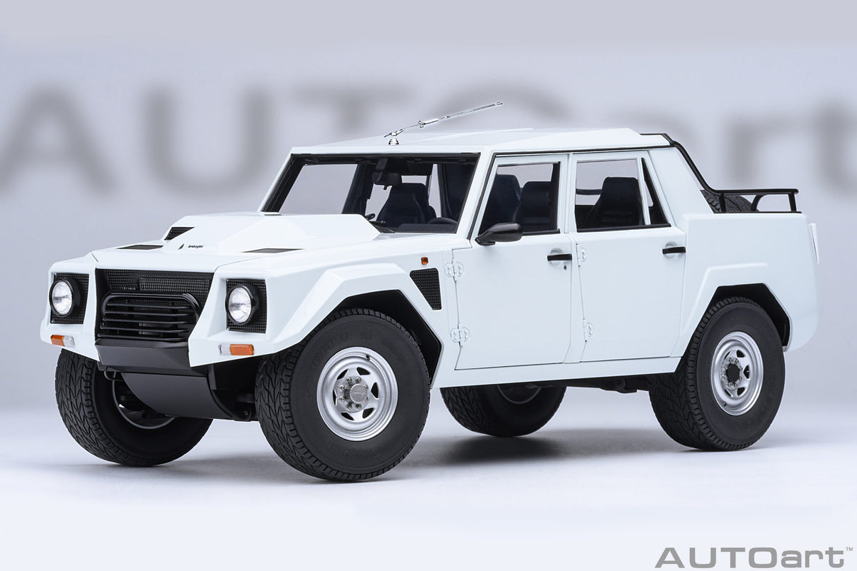 AUTOart 1/18 Lamborghini LM002 (Bianco Polo Park) ETA October