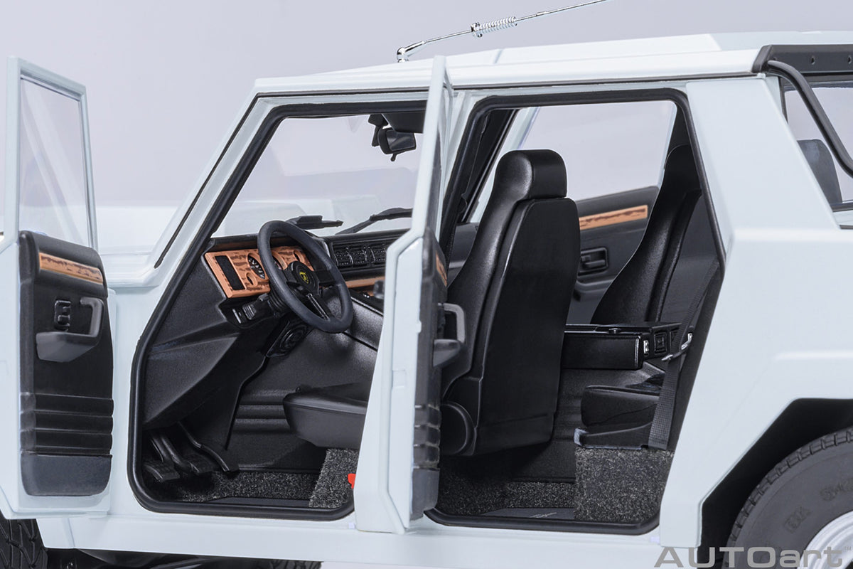 AUTOart 1/18 Lamborghini LM002 (Bianco Polo Park) ETA October