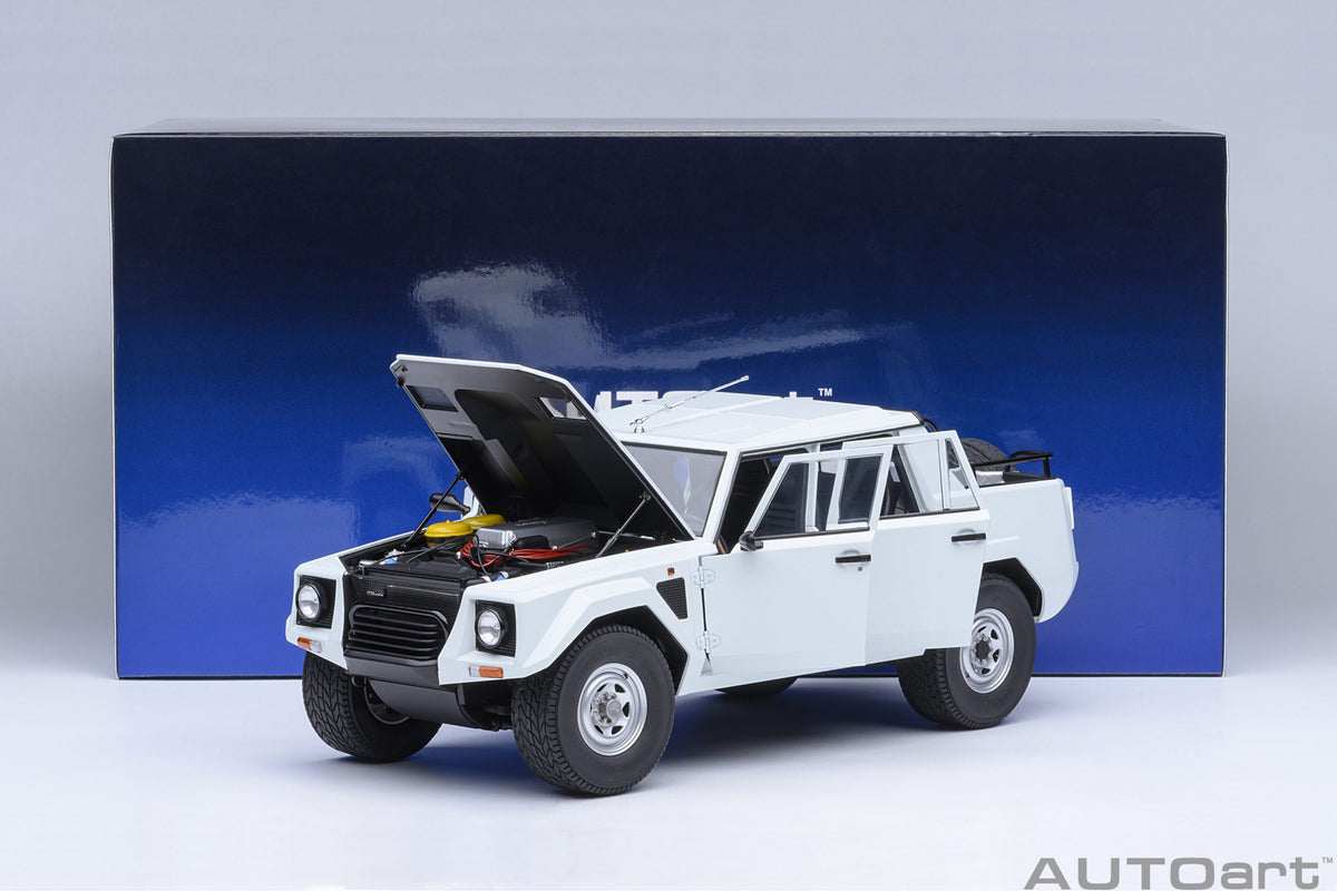 AUTOart 1/18 Lamborghini LM002 (Bianco Polo Park) ETA October