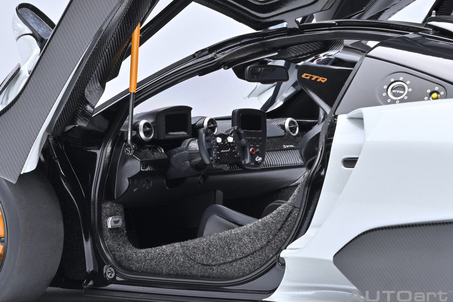 AUTOart 1/18 McLaren Senna GTR (Silica White)