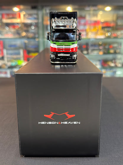 Henson & Heaven 1/64 SCANIA Pagani Race Gullwing Trailer (Opening Diecast)