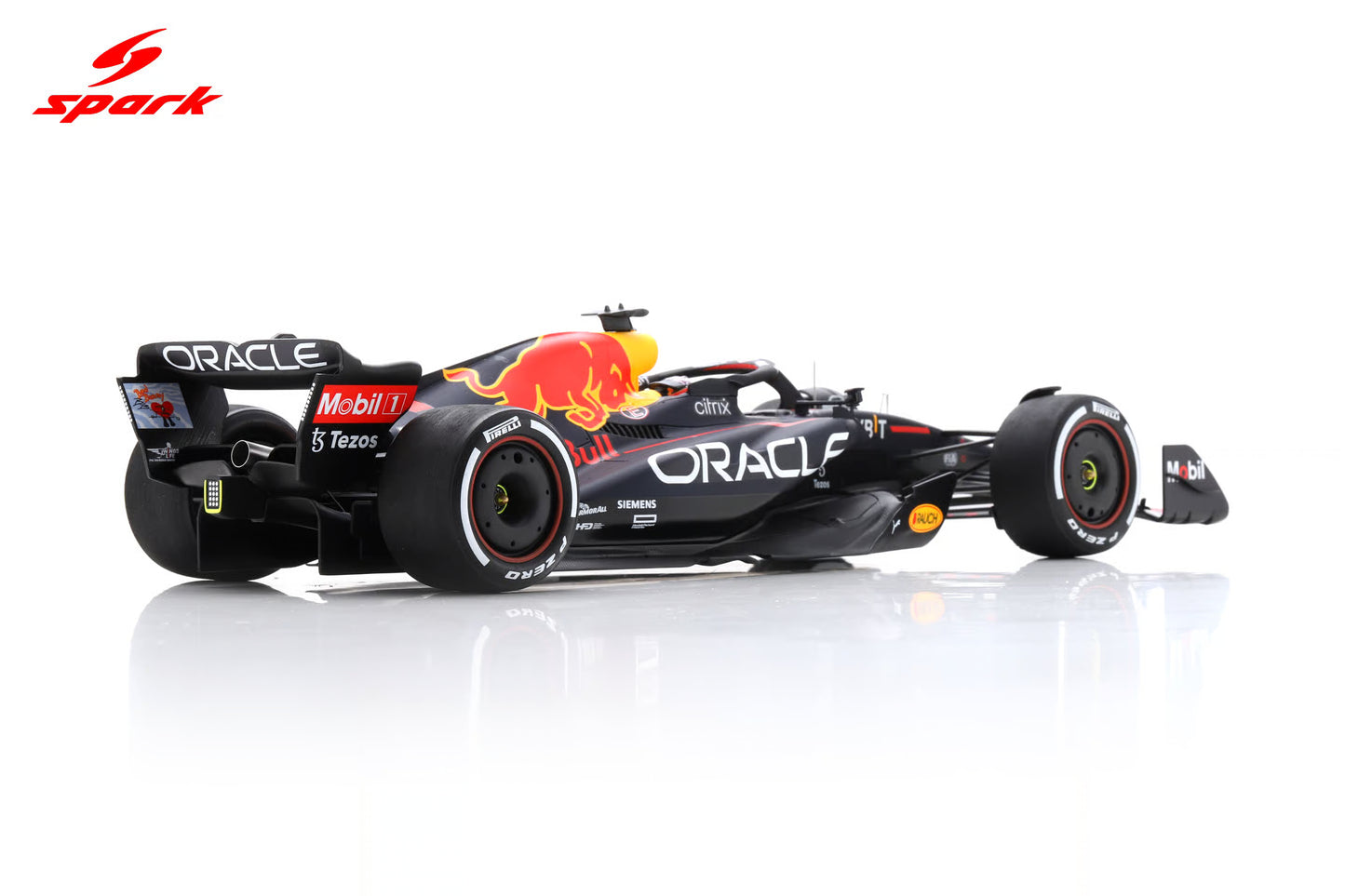 Spark 1/18 Oracle Red Bull Racing RB18 No.1 Miami GP Winner 2022 Max Verstappen