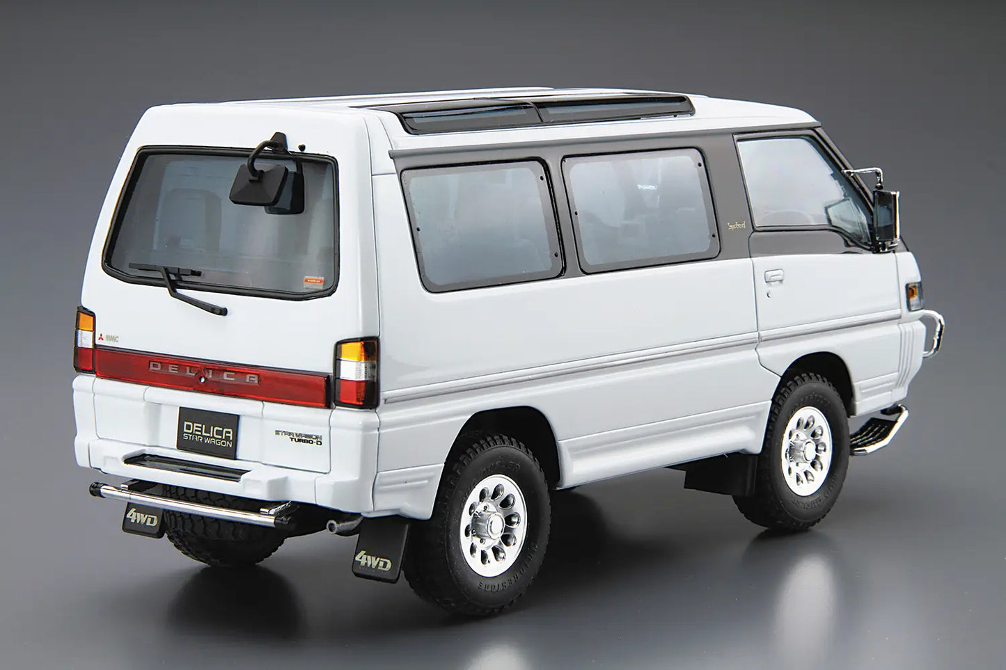Aoshima 1/24 Mitsubishi P35W Delica Star Wagon '91