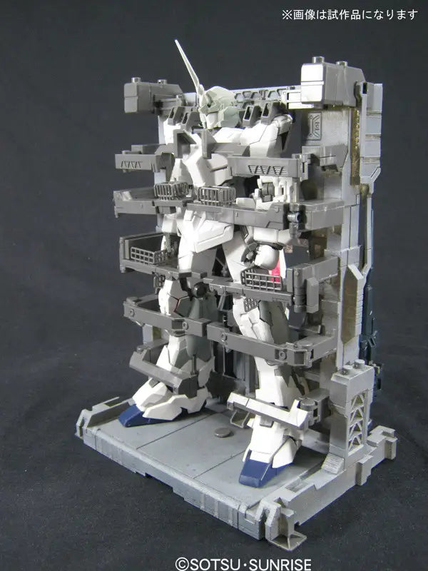 MG 1/100 Unicorn Gundam HD Colour + MS Cage