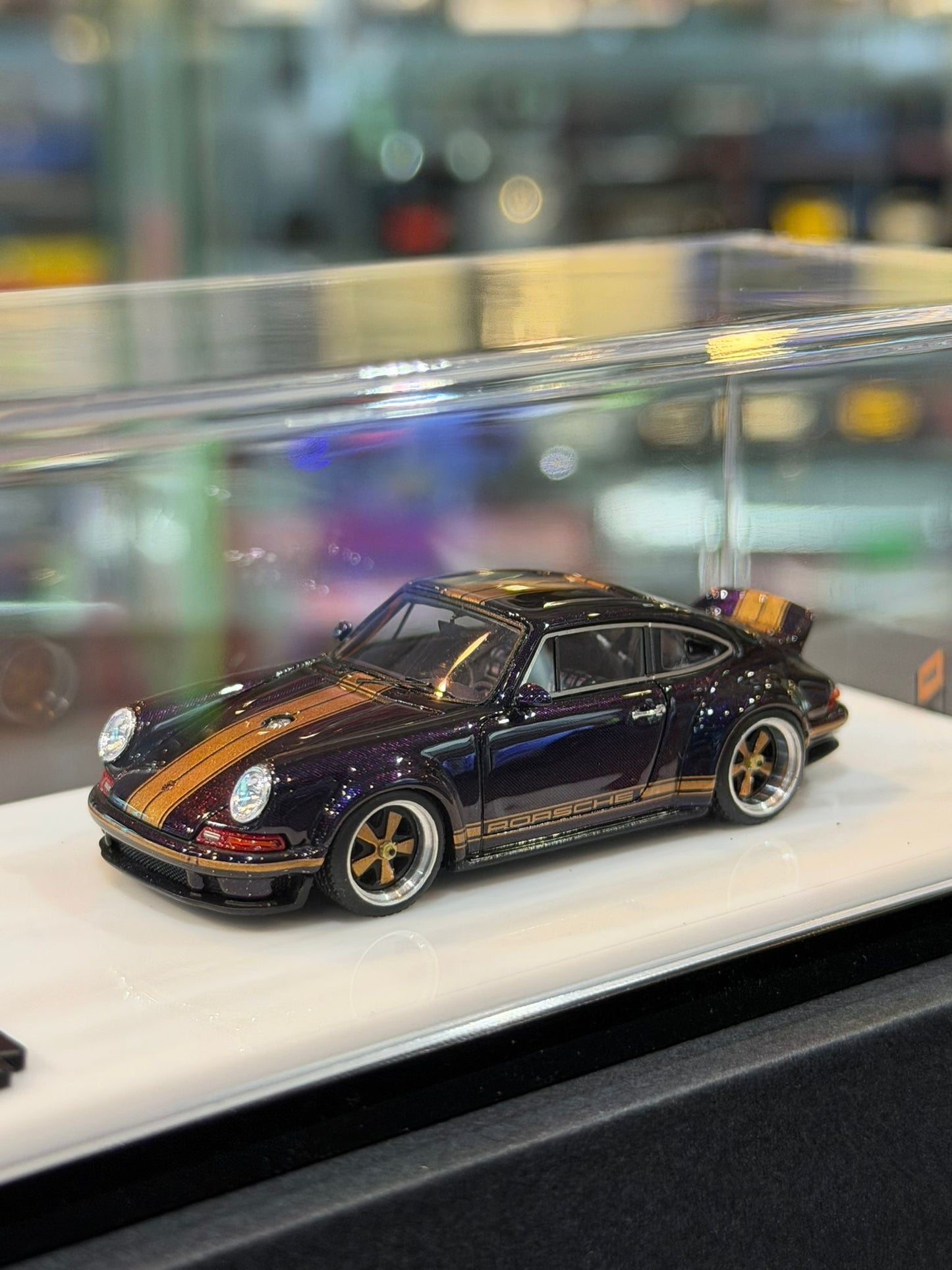 One Car x PSM 1/64 - Porsche Singer DLS (Chameleon Carbon)