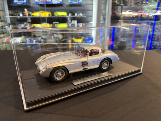 V8 Model 1/18 Mercedes Benz 300SLR Uhlenhaut Coupe (1955)