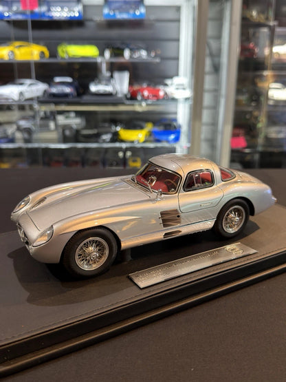 V8 Model 1/18 Mercedes Benz 300SLR Uhlenhaut Coupe (1955)