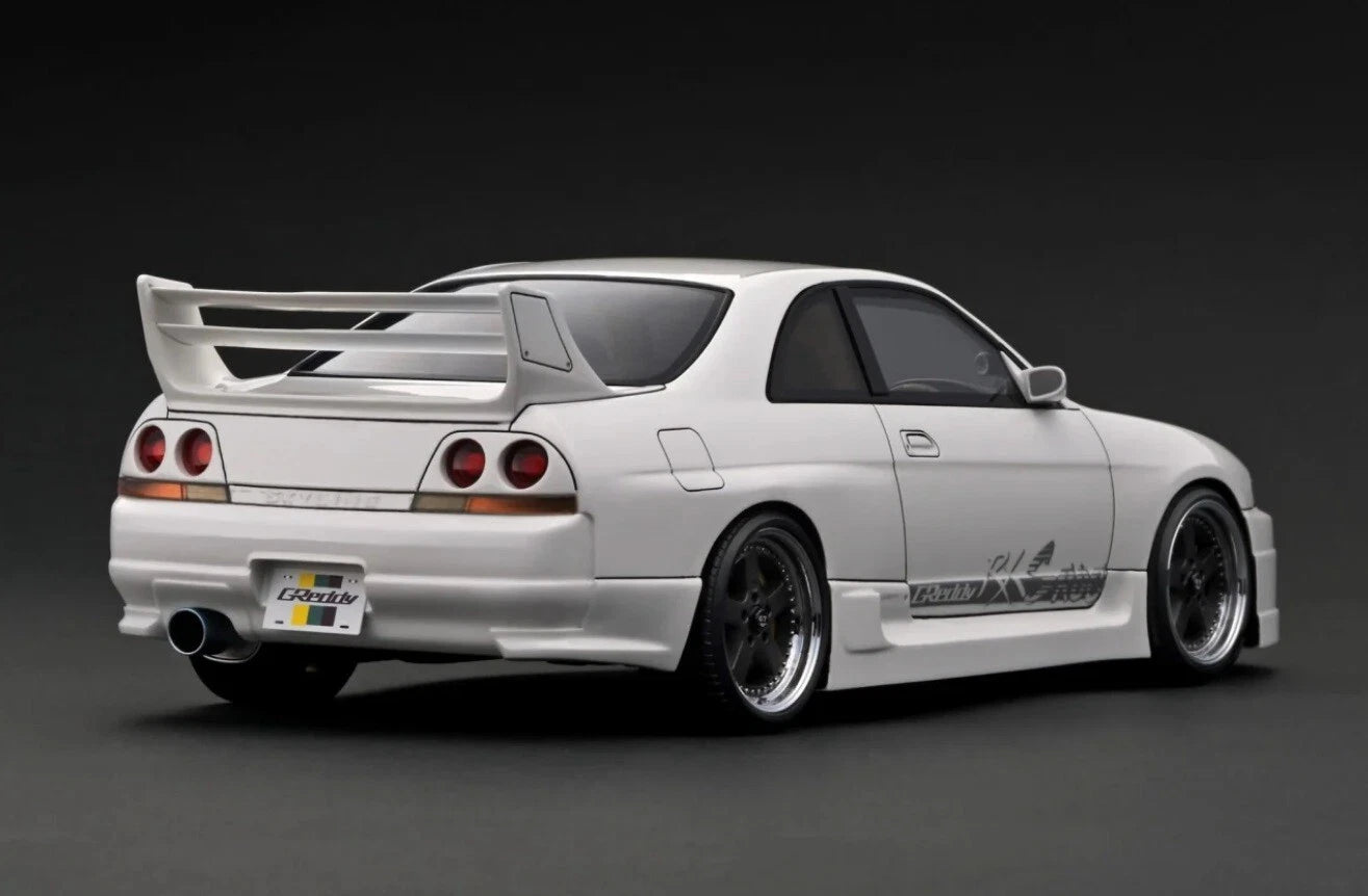 IG3129 GReddy Nissan Skyline GT-R (BCNR33) Pearl White 1/18 Ignition Model