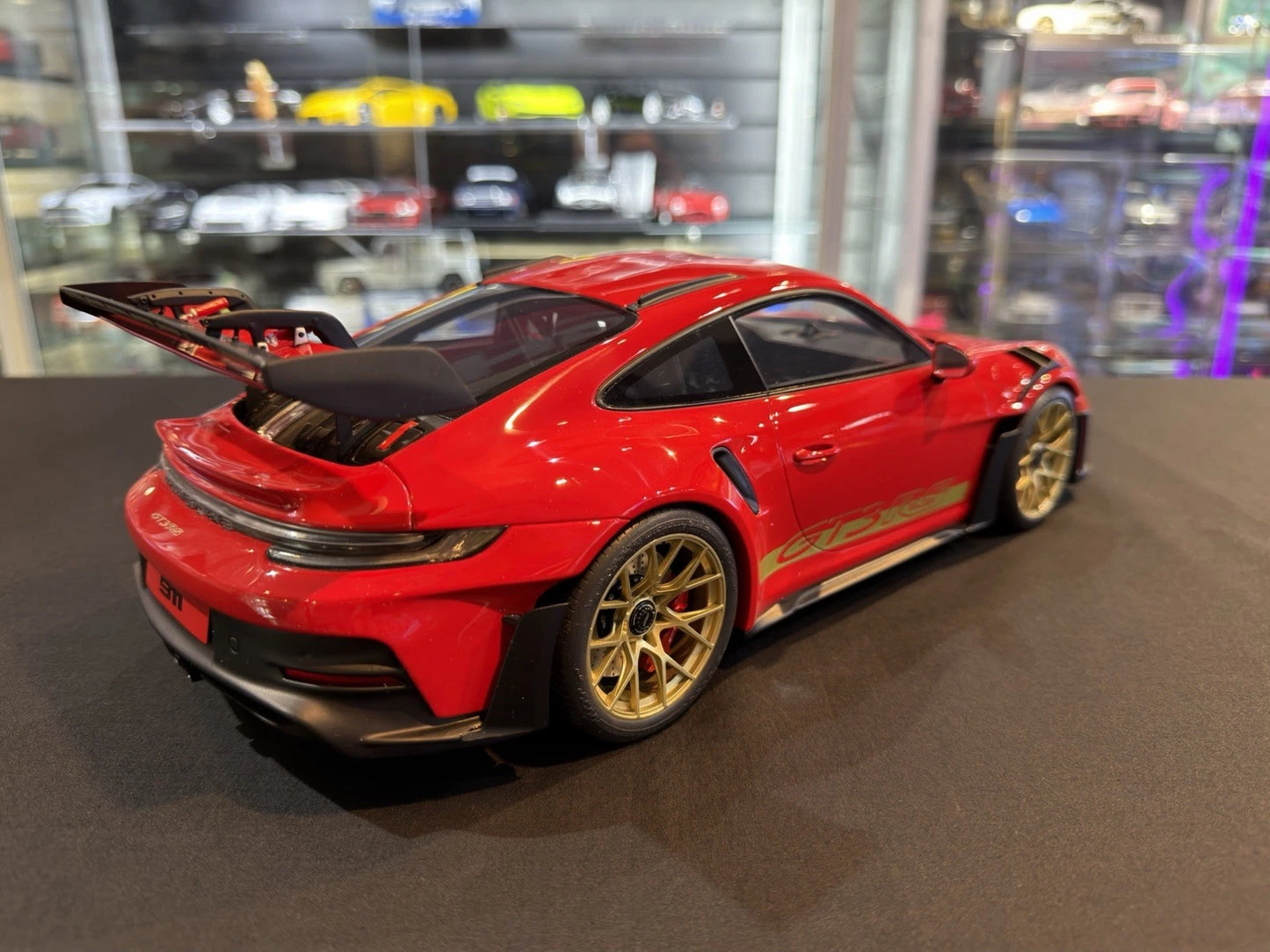 GT Spirit 1/12 Porsche 911 (992) GT3 RS (Guards Red)