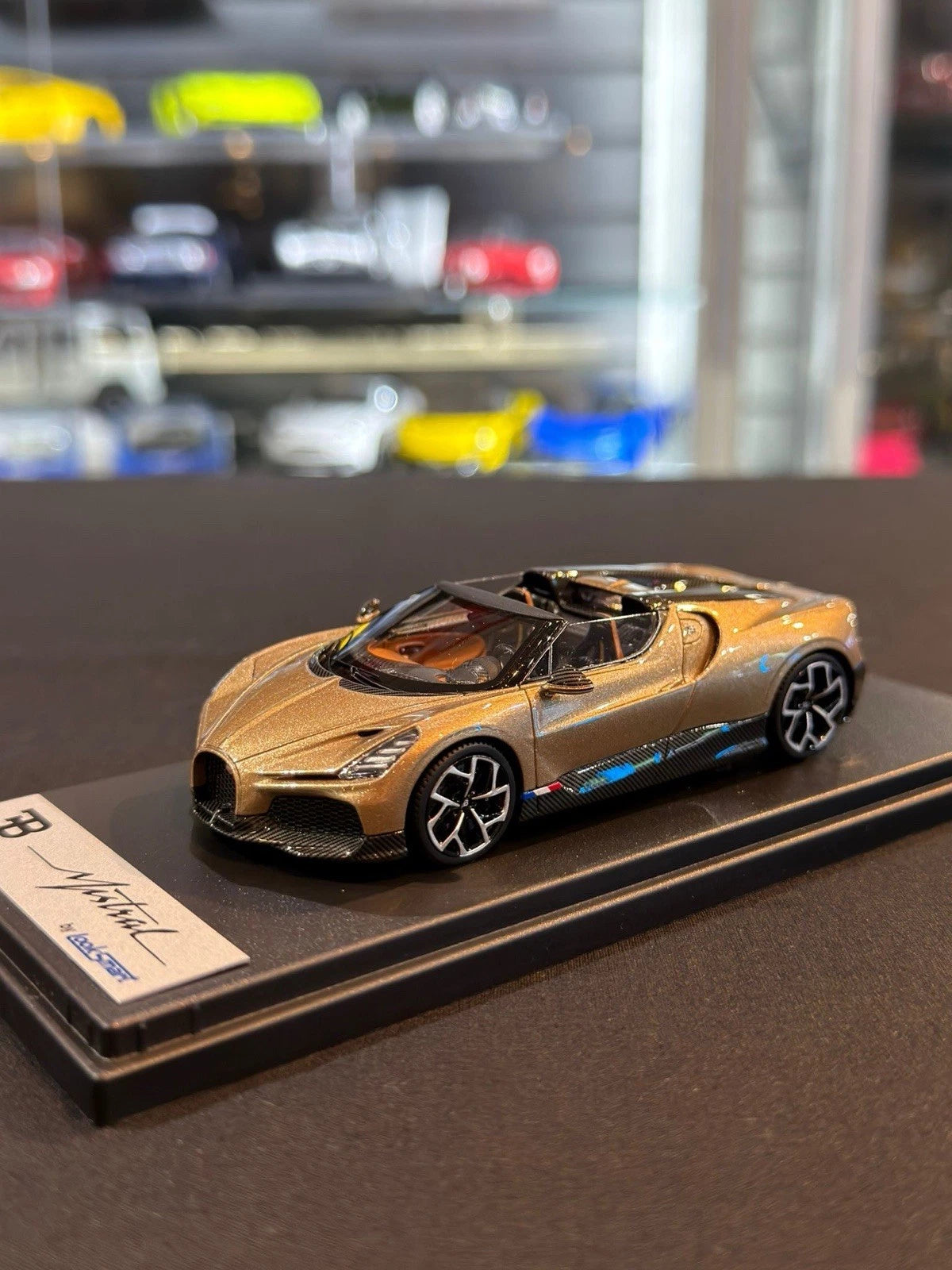 Looksmart 1/43 Bugatti W16 Mistral (Doré)