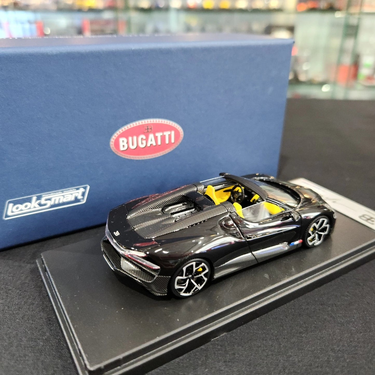 Looksmart 1/43 Bugatti W16 Mistral (Black)