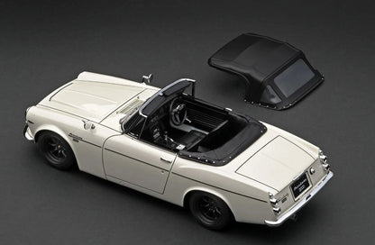 IG2708 DATSUN Fairlady 2000 (SR311) White w/U20 Engine 1/18 Ignition Model