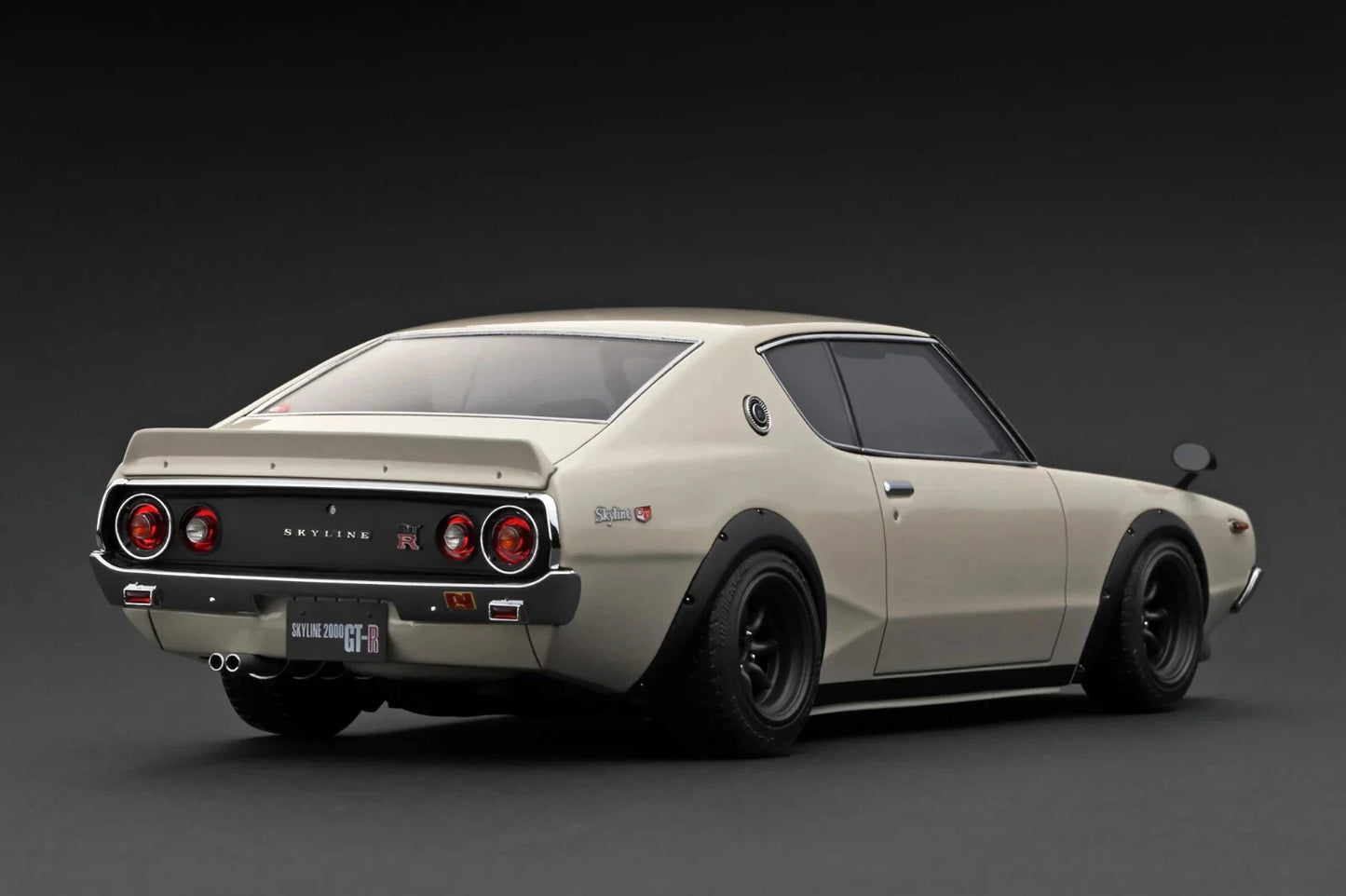 IG3456 Nissan Skyline 2000 GT-R (KPGC110) Ivory White 1/18 Ignition Model