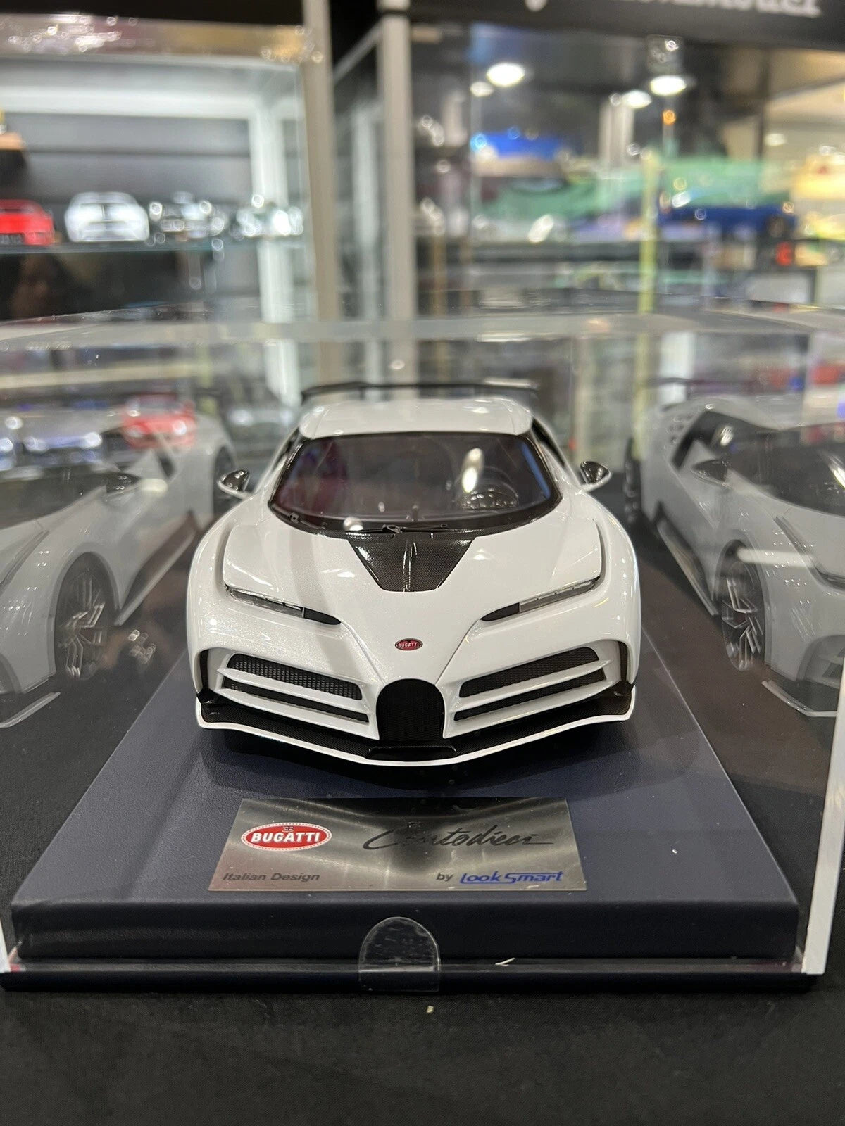 Looksmart 1/18 Bugatti Centodieci (Quartz White)