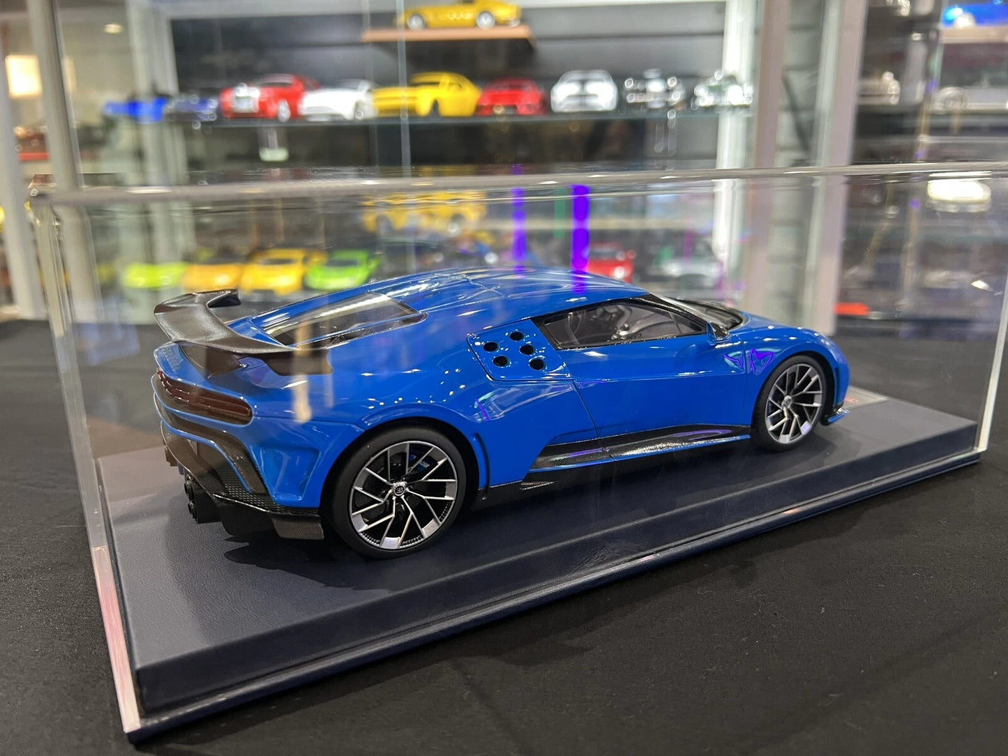 Looksmart 1/18 Bugatti Centodieci (Agile Bleu)