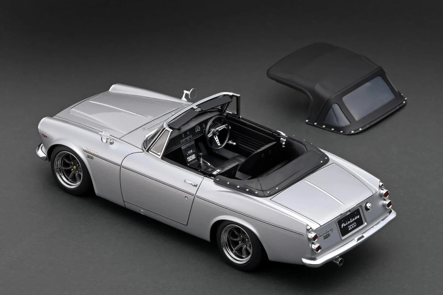 IG2712 DATSUN Fairlady 2000 (SR311) Silver 1/18 Ignition Model