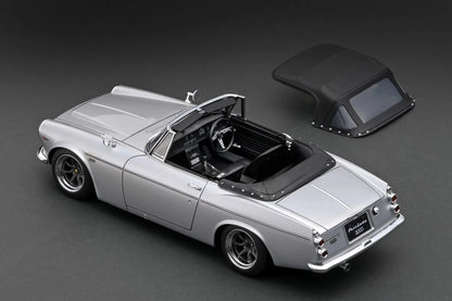 IG2712 DATSUN Fairlady 2000 (SR311) Silver 1/18 Ignition Model