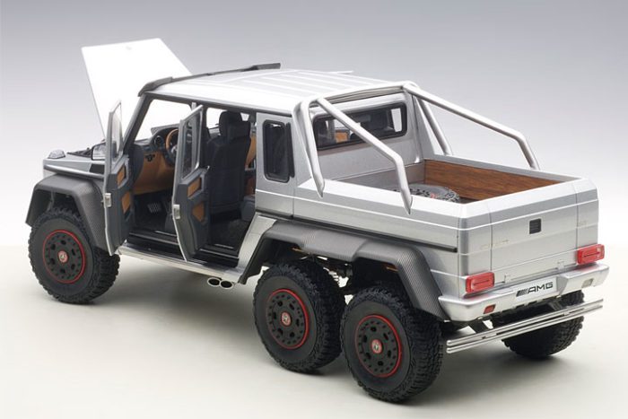 AUTOart 1/18 Mercedes Benz G63 AMG 6x6 (Silver) - Image 2