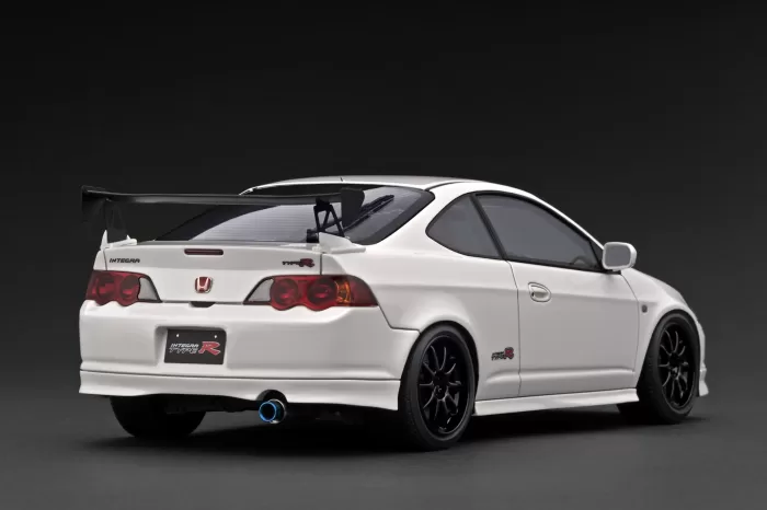 (ETA Mid-Feb) IG3324 Honda Integra (DC5) TYPE R (White w/K20A Engine) 1/18 Ignition Model - Image 2