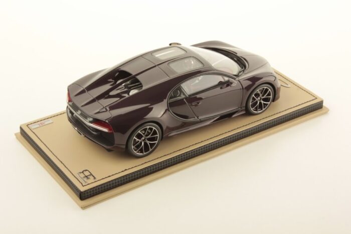 MR Collection 1/18 Bugatti Chiron Sky View (Red Carbon/Black) BUG08E - Image 2